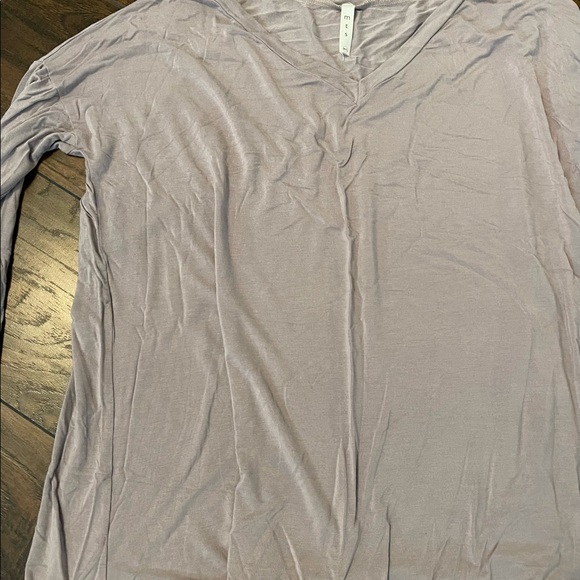 Long sleeve, flowy top - Picture 2 of 2